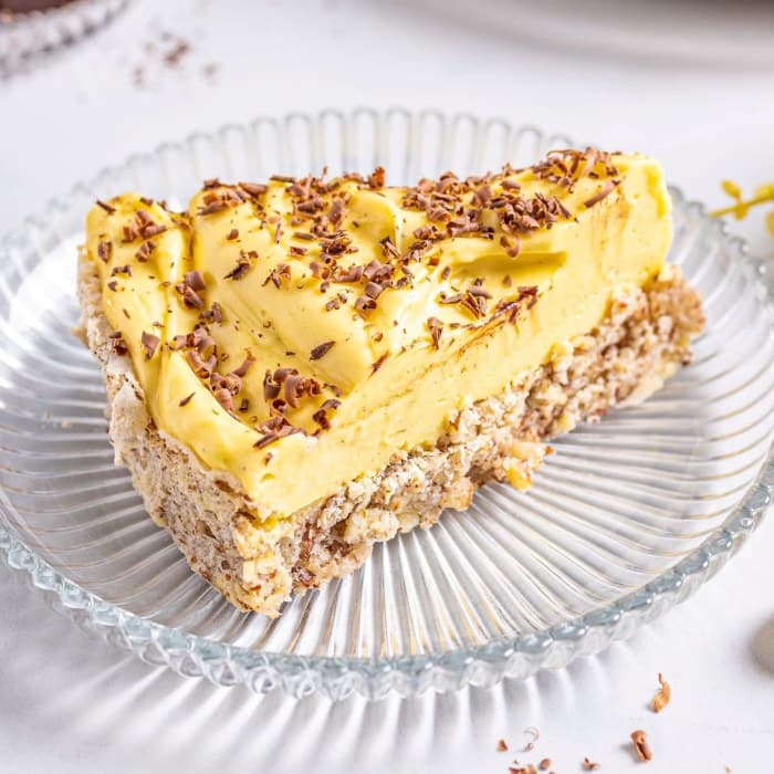 Suksessterte (Norwegian Almond Success Cake)